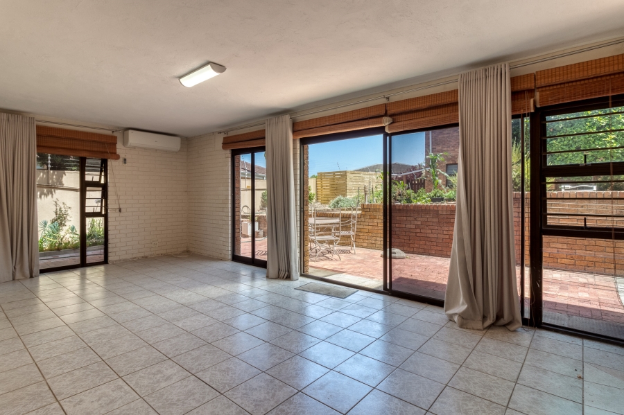 3 Bedroom Property for Sale in Die Wingerd Western Cape